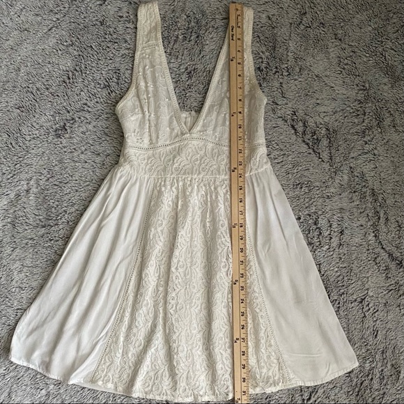 IN THE BEGINNING WHITE•LACE•SUNDRESS•DRESS•SHORT DRESS•EMPIRE WAIST•DEEP V•SMALL - Picture 10 of 13